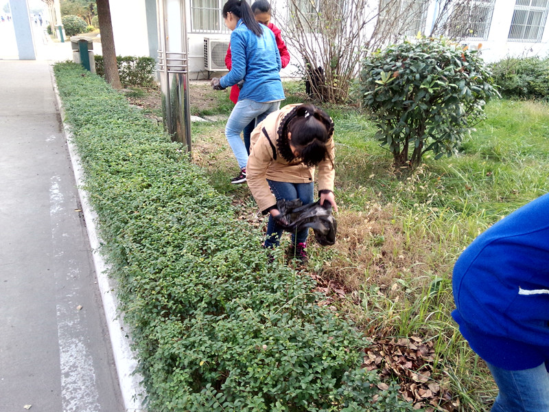 3月12日青年志愿者創綠色校園,樹文明新風 3月12日青年志愿者創綠色校園,樹文明新風