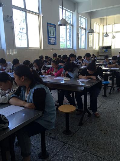 泰州實(shí)驗(yàn)中學(xué)食堂召開(kāi)學(xué)生滿意度座談會(huì) 泰州實(shí)驗(yàn)中學(xué)食堂召開(kāi)學(xué)生滿意度座談會(huì)