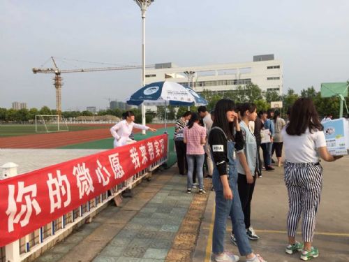 小愛長存?大愛無疆——泰州實驗中學微心愿活動之愛心義賣 小愛長存?大愛無疆——泰州實驗中學微心愿活動之愛心義賣