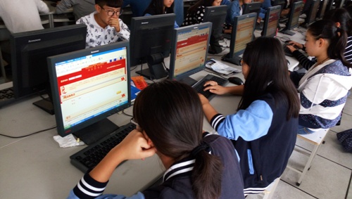 “向國旗敬禮”網上簽名活動在我校如火如荼地開展 “向國旗敬禮”網上簽名活動在我校如火如荼地開展