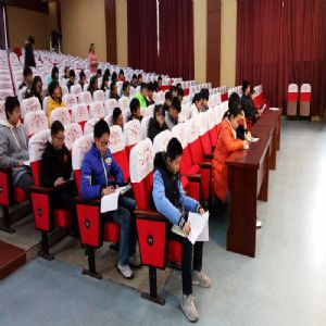 我校團委召開團支部例會 我校團委召開團支部例會